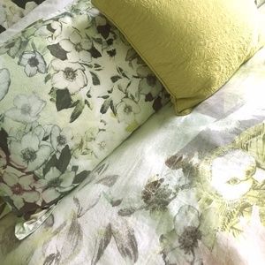 Anthropologie Bedding: Duvet & Shams